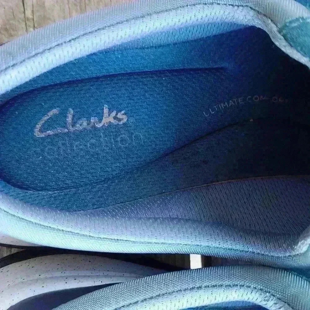 Clarks slip on sneaker- suede good condition - Picture 6 of 8